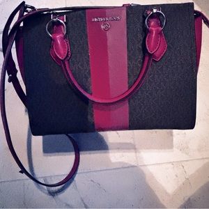 Micheal Kors hand bag
